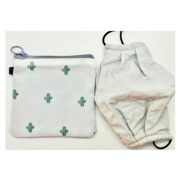 Gray Pink Flamingo Reusable Face Mask Carry Pouch - Picture 4 of 5